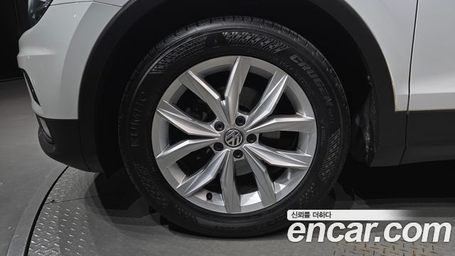 Volkswagen Tiguan (II) 2.0 TDI Premium 2020 — фото 5