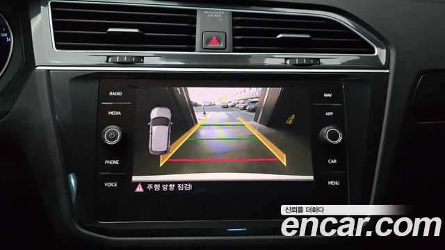 Volkswagen Tiguan (II) 2.0 TDI Premium 2020 — фото 15