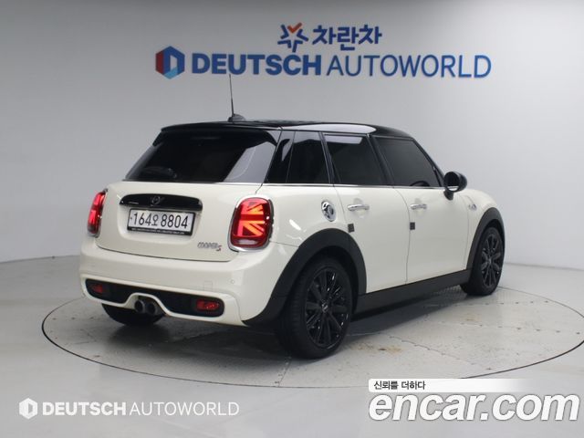MINI Cooper S 5Door Standard 3rd 2019 — фото 2