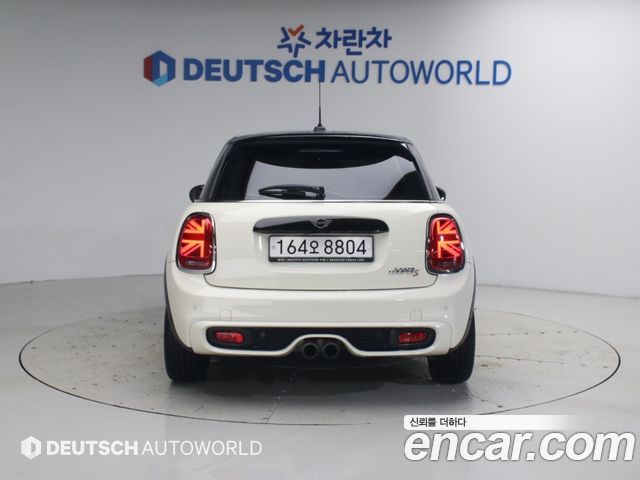 MINI Cooper S 5Door Standard 3rd 2019 — фото 4