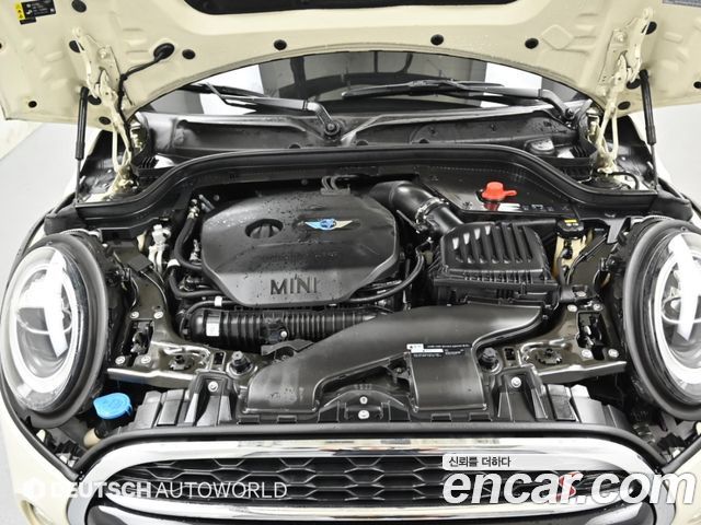 MINI Cooper S 5Door Standard 3rd 2019 — фото 6