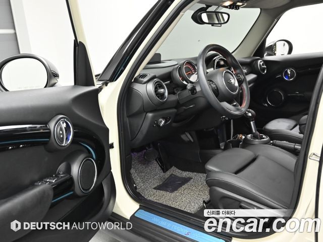 MINI Cooper S 5Door Standard 3rd 2019 — фото 15