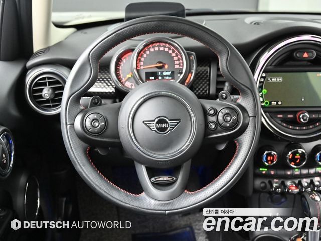 MINI Cooper S 5Door Standard 3rd 2019 — фото 17