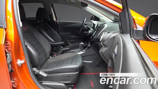 Chevrolet Aveo Hatchback 1.4 Turbo RS 2015 — фото 11