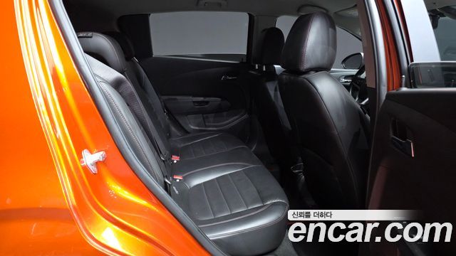 Chevrolet Aveo Hatchback 1.4 Turbo RS 2015 — фото 12