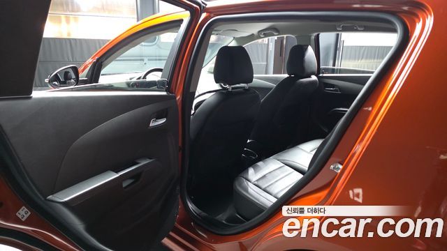 Chevrolet Aveo Hatchback 1.4 Turbo RS 2015 — фото 26