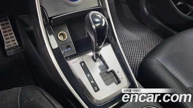 Hyundai Avante Coupe 2.0 GDi Premium Standard 2014 — фото 9