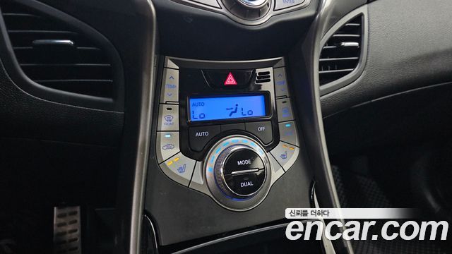 Hyundai Avante Coupe 2.0 GDi Premium Standard 2014 — фото 18
