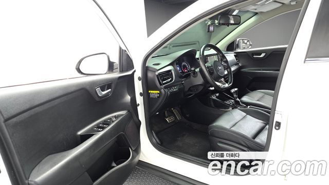 Kia Stonic Diesel 1.6 Prestige 2018 — фото 10