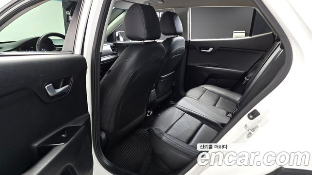 Kia Stonic Diesel 1.6 Prestige 2018 — фото 11