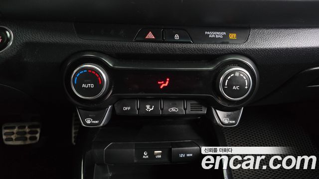 Kia Stonic Diesel 1.6 Prestige 2018 — фото 17