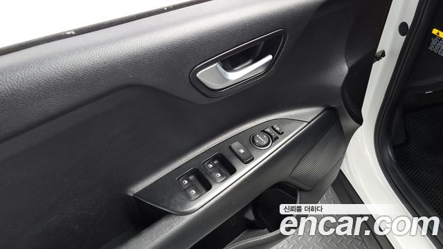 Kia Stonic Diesel 1.6 Prestige 2018 — фото 18