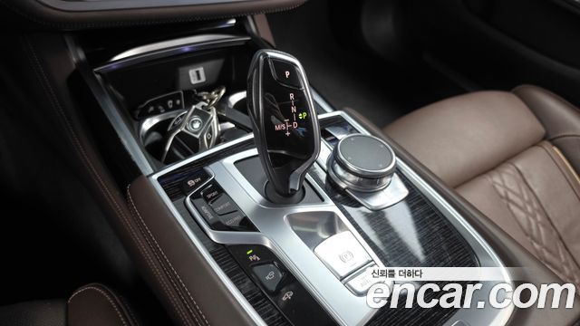 BMW 7 Series (G11) 730Ld xDrive M Sport 2017 — фото 9