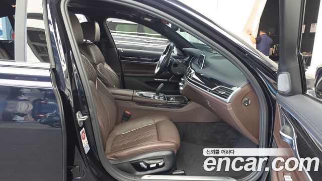 BMW 7 Series (G11) 730Ld xDrive M Sport 2017 — фото 11