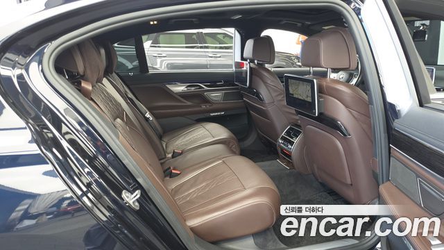 BMW 7 Series (G11) 730Ld xDrive M Sport 2017 — фото 12