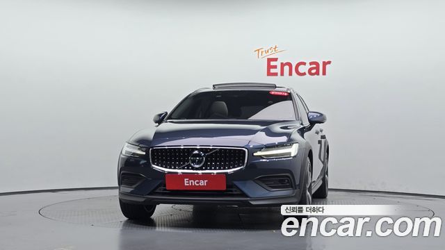 Volvo V60 Cross Country (II) T5 Pro AWD 2020 — фото 3