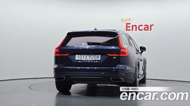 Volvo V60 Cross Country (II) T5 Pro AWD 2020 — фото 4