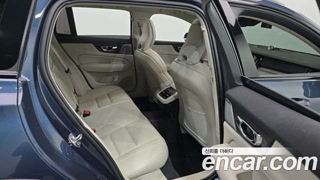 Volvo V60 Cross Country (II) T5 Pro AWD 2020 — фото 11
