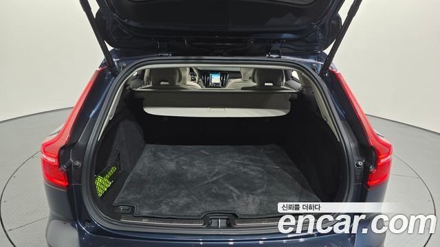 Volvo V60 Cross Country (II) T5 Pro AWD 2020 — фото 19