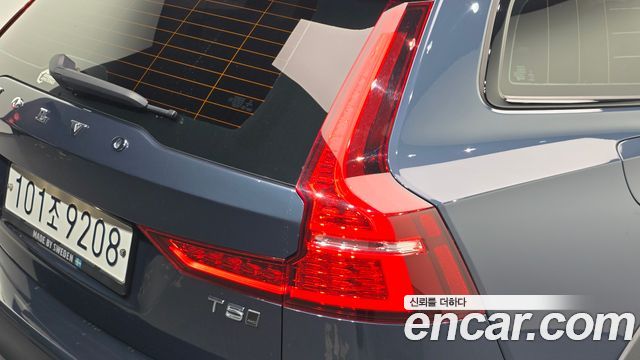 Volvo V60 Cross Country (II) T5 Pro AWD 2020 — фото 23