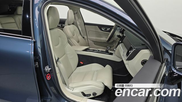 Volvo V60 Cross Country (II) T5 Pro AWD 2020 — фото 26