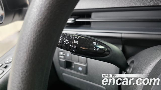 Hyundai Staria Tourer 11-Seater Smart 2023 — фото 30