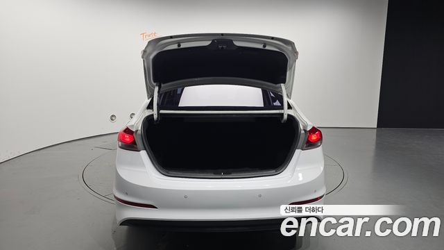 Hyundai Avante (AD) 1.6 GDI Value Plus 2017 — фото 20