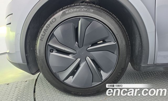 Tesla Model Y Long Range AWD 2025 — фото 5