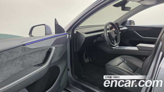 Tesla Model Y Long Range AWD 2025 — фото 10