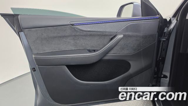 Tesla Model Y Long Range AWD 2025 — фото 24