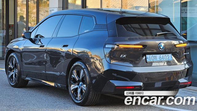 BMW iX xDrive50 Sports Plus 2023 — фото 2