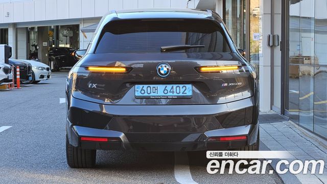 BMW iX xDrive50 Sports Plus 2023 — фото 4