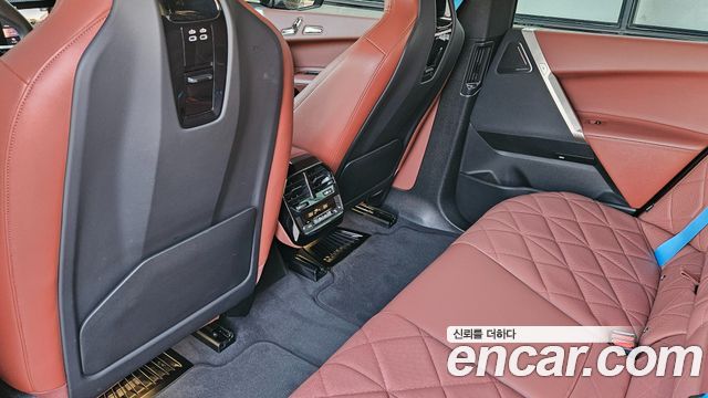 BMW iX xDrive50 Sports Plus 2023 — фото 16
