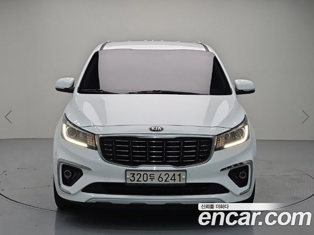 Kia Carnival 9-Seater Luxury 2019 — фото 2