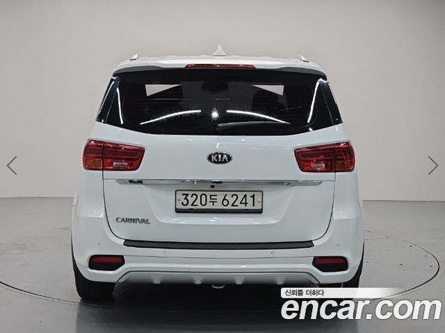 Kia Carnival 9-Seater Luxury 2019 — фото 3