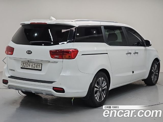 Kia Carnival 9-Seater Luxury 2019 — фото 4