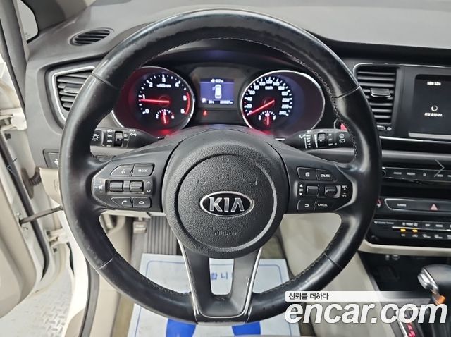 Kia Carnival 9-Seater Luxury 2019 — фото 9