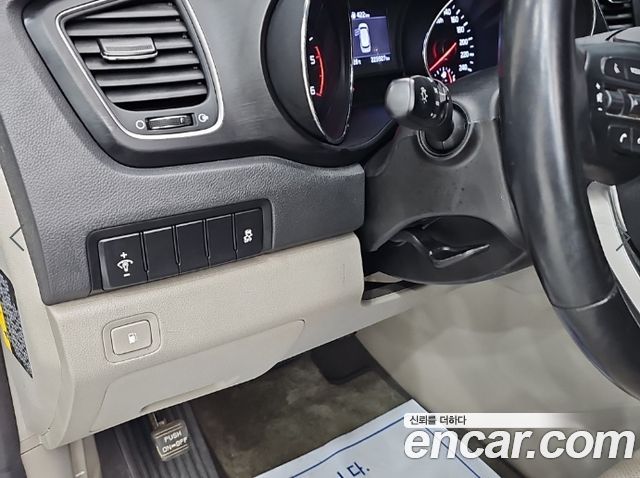 Kia Carnival 9-Seater Luxury 2019 — фото 22