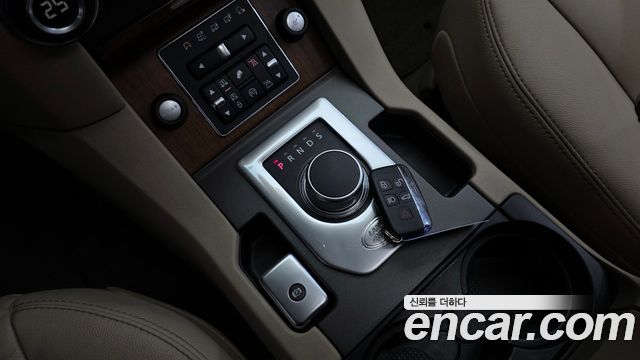 Land Rover Discovery 4 3.0 SDV6 HSE 2016 — фото 9