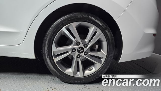 Hyundai Avante (AD) 1.6 GDI Value Plus 2018 — фото 21