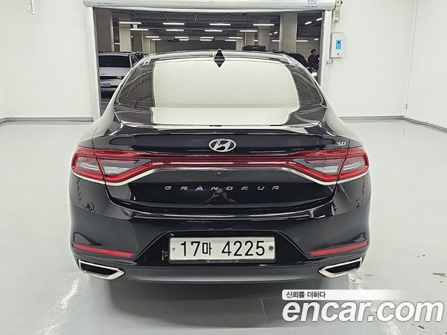 Hyundai Grandeur (IG) 2.4 Premium Special 2017 — фото 3
