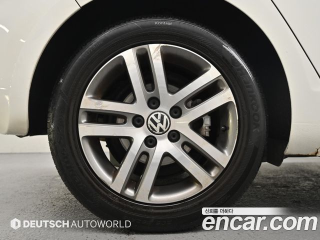 Volkswagen Golf (VI) 1.6 TDI Blue Motion 2011 — фото 5