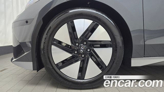 Hyundai Ioniq 6 Long Range Exclusive + 2023 — фото 5