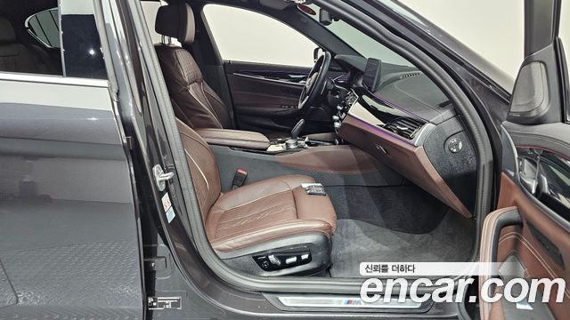 BMW 5 Series (G30) 530i xDrive M Sport Package 2023 — фото 26