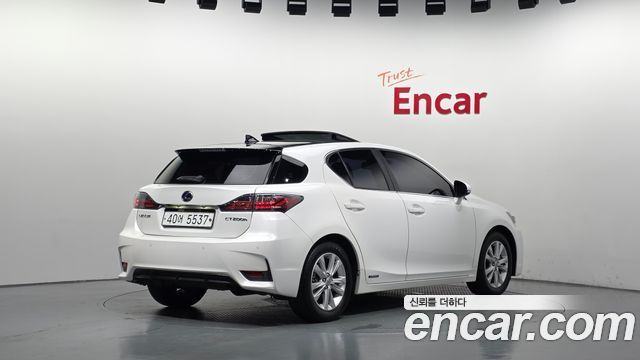 Lexus CT200h 1.8 Supreme ZWA10 2014 — фото 2