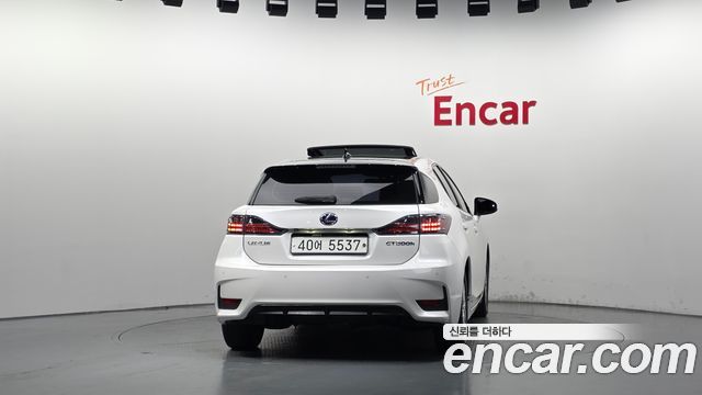 Lexus CT200h 1.8 Supreme ZWA10 2014 — фото 4
