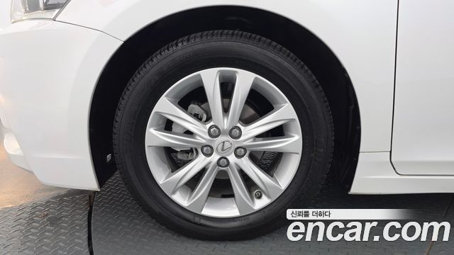 Lexus CT200h 1.8 Supreme ZWA10 2014 — фото 5
