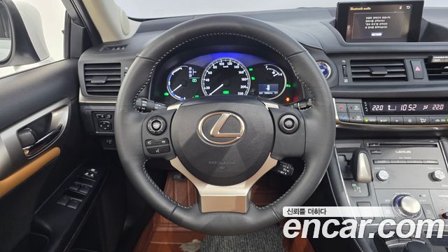 Lexus CT200h 1.8 Supreme ZWA10 2014 — фото 13