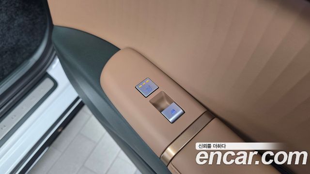Hyundai Grandeur (GN7) 2,5 Gasoline 2WD Calligraphy 2025 — фото 18