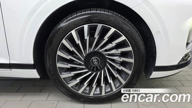 Hyundai Grandeur (GN7) 2,5 Gasoline 2WD Calligraphy 2025 — фото 21